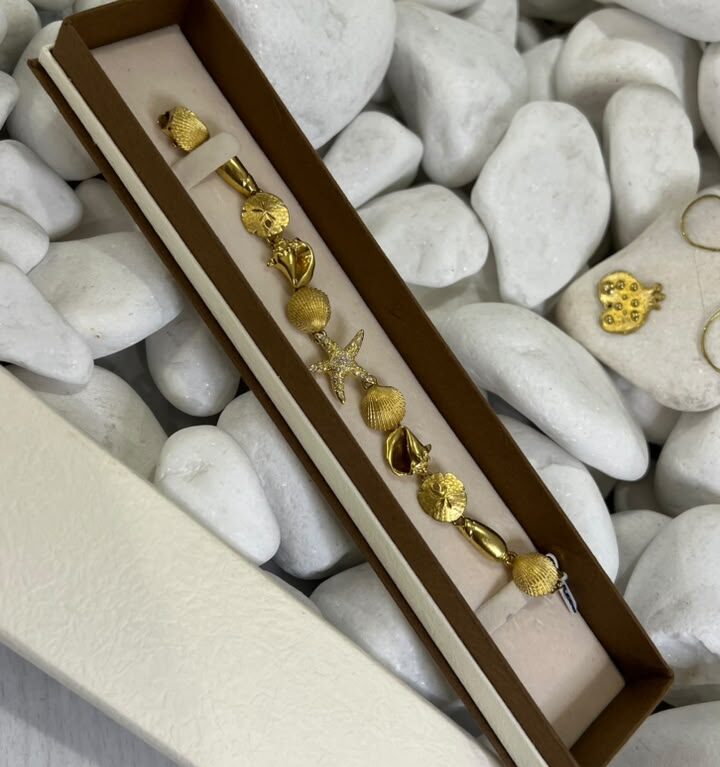Handmade Sea-Inspired Bracelet with Starfish & Shell Details